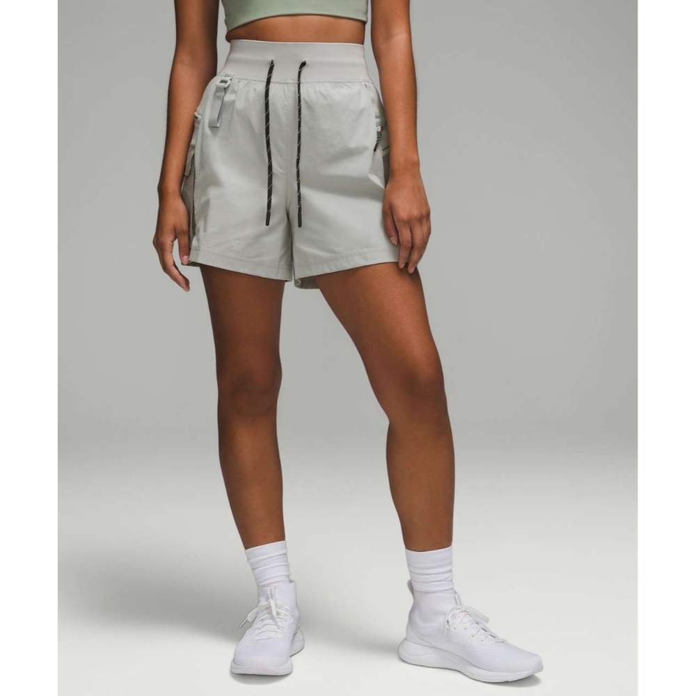 NWT Lululemon Multi-Pocket Cargo High-Rise Hiking Short 5"